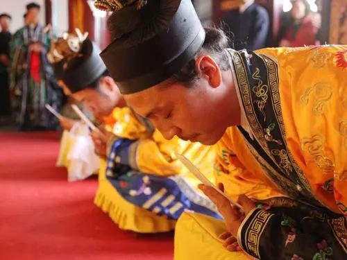 女人走桃花运代表什么 不仅仅是异性缘好
