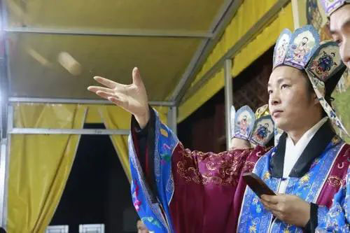 招桃花民间秘术分享，找对桃花位轻松获得姻缘