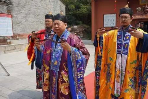求姻缘，姻缘在哪里？天知道地知道月老你知道，就是我不知道