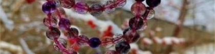 旺姻缘：男的佩戴什么招桃花运？戴上它,异性缘拦都拦不住